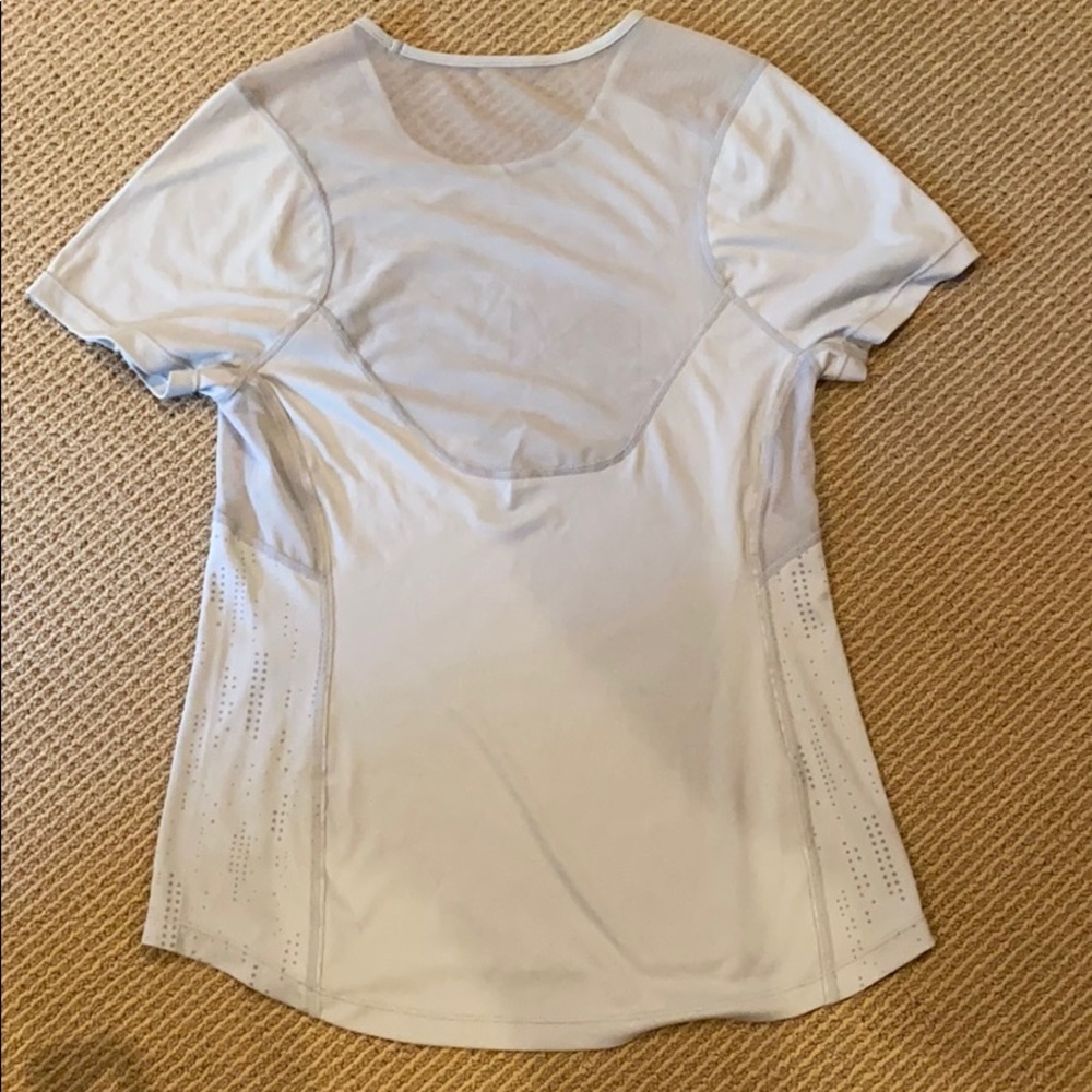ASICS WORK OUT TOP WITH NET BACK IN SILVER